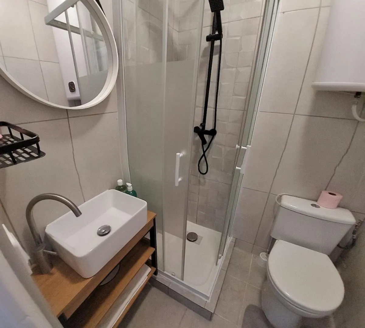 Studio In The City Center, Private Bathroom Nice Apartment